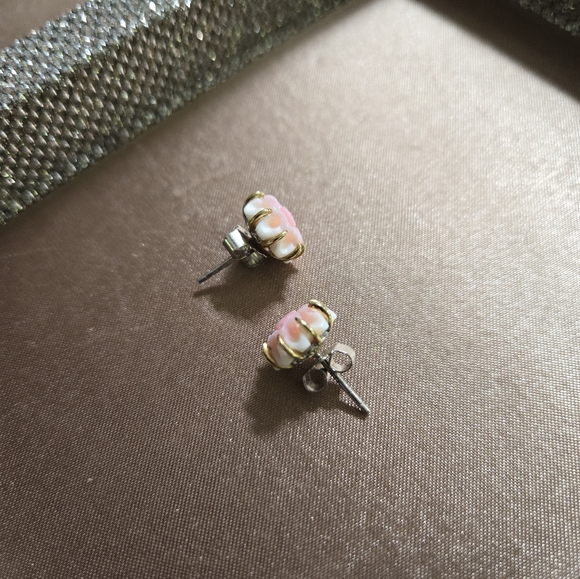 Gems En Vogue Sterling Pink Conch Shell Flower Stud Earrings - Picture 3 of 9